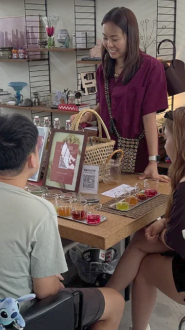 Teasan's founder pouring caffeine-free Japanese tea for guests at a tasting event